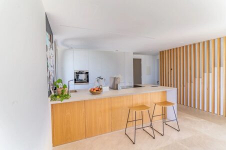 interior de la construcción de vivienda industrializada en Cala Murada