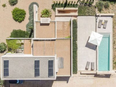 vista aérea de la construcción de vivienda industrializada en Cala Murada